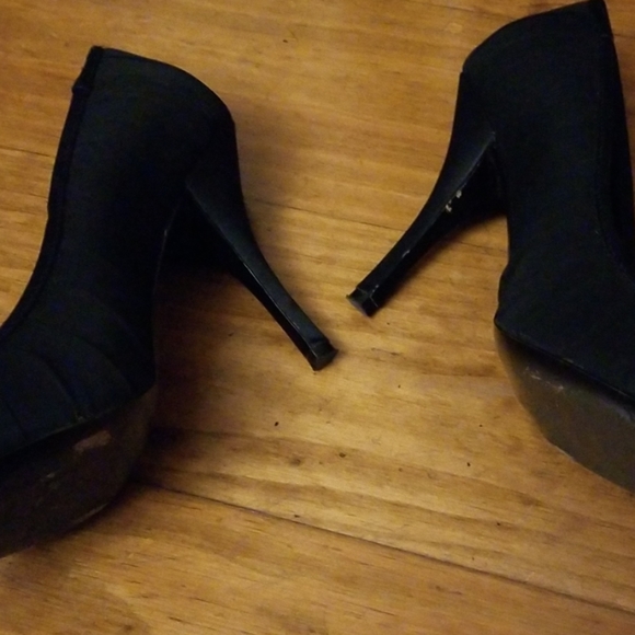 White House Black Market black heels - Picture 8 of 8